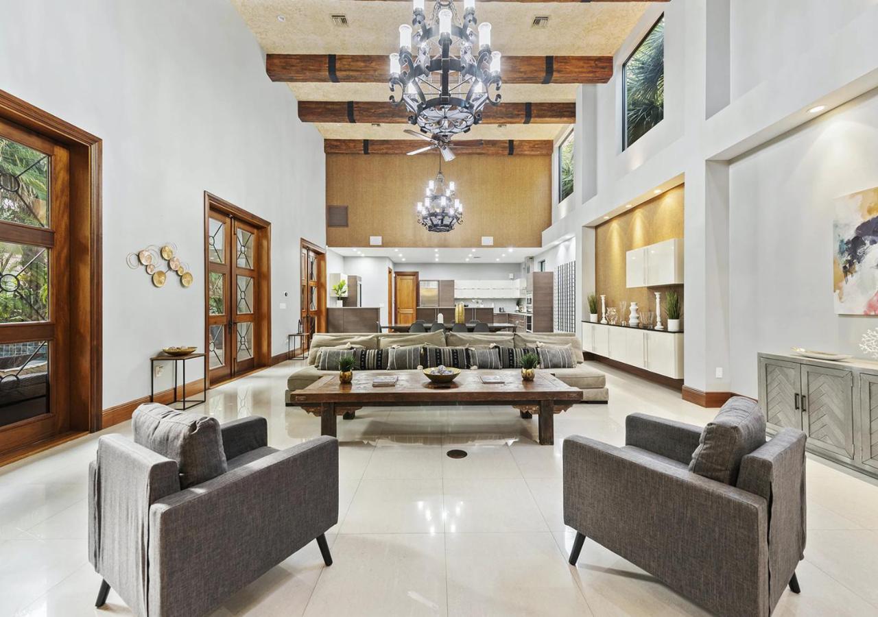 | Glorious 4 Bedroom 4 Bathroom Villa In Miami