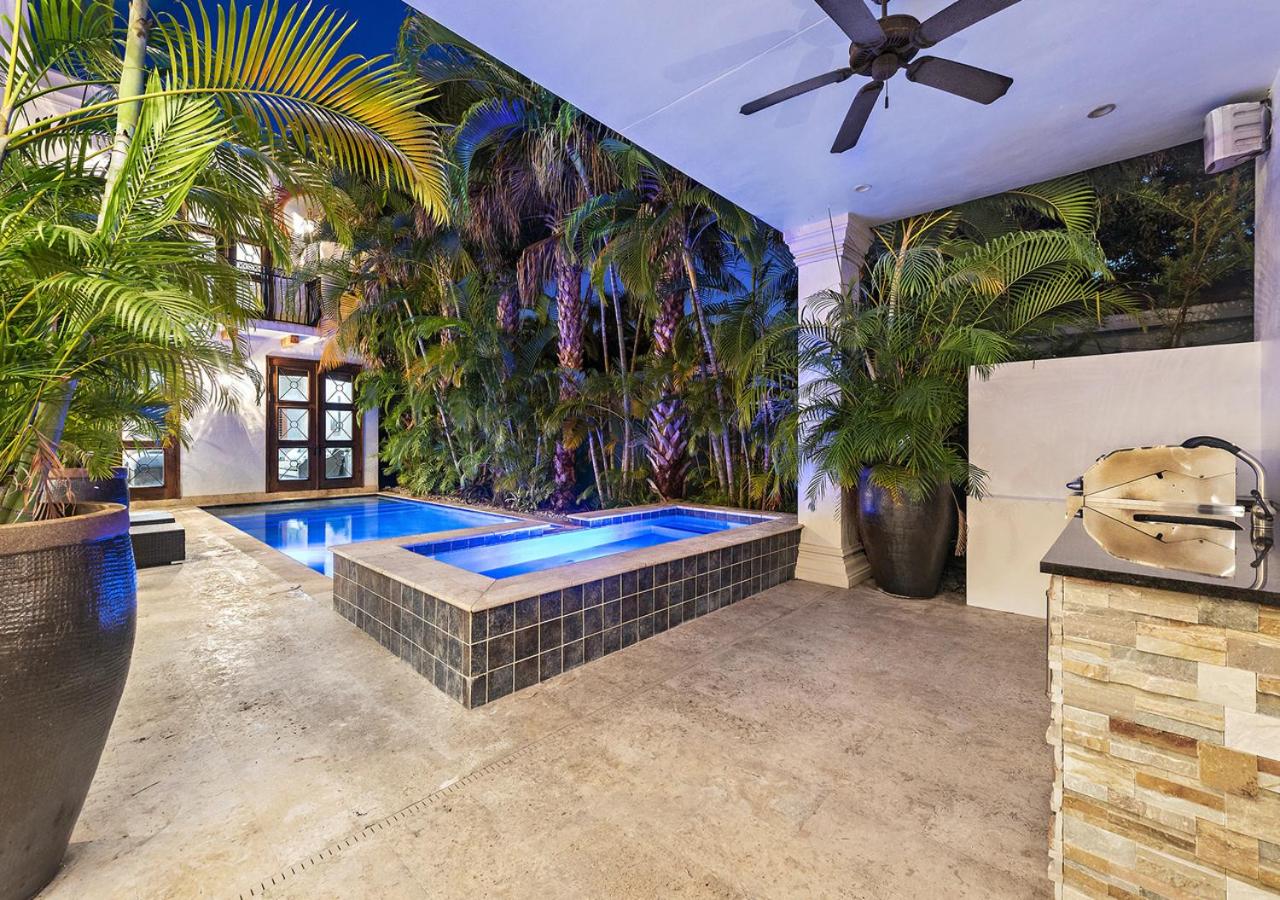 | Glorious 4 Bedroom 4 Bathroom Villa In Miami