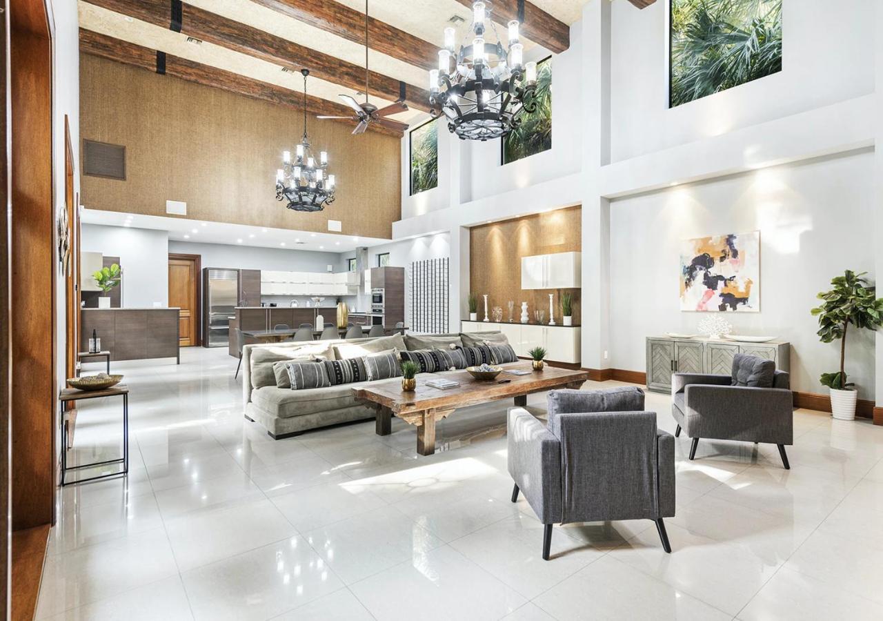 | Glorious 4 Bedroom 4 Bathroom Villa In Miami