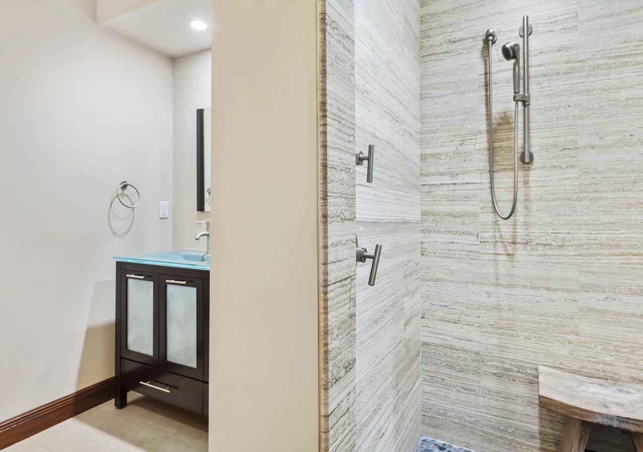 | Glorious 4 Bedroom 4 Bathroom Villa In Miami