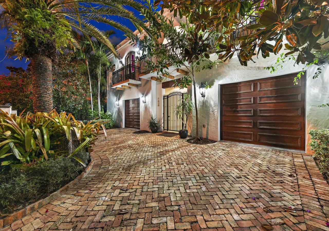 | Glorious 4 Bedroom 4 Bathroom Villa In Miami
