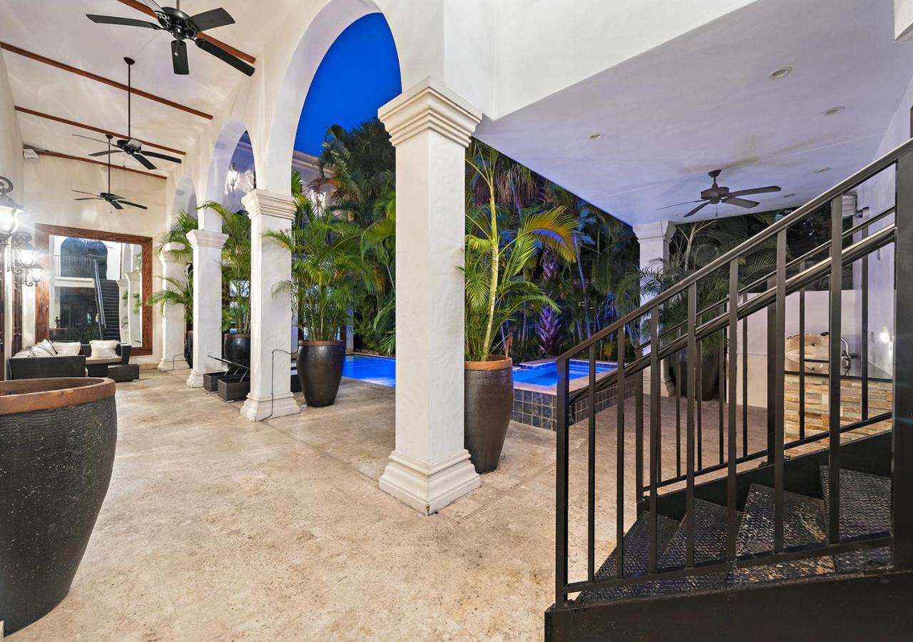 | Glorious 4 Bedroom 4 Bathroom Villa In Miami