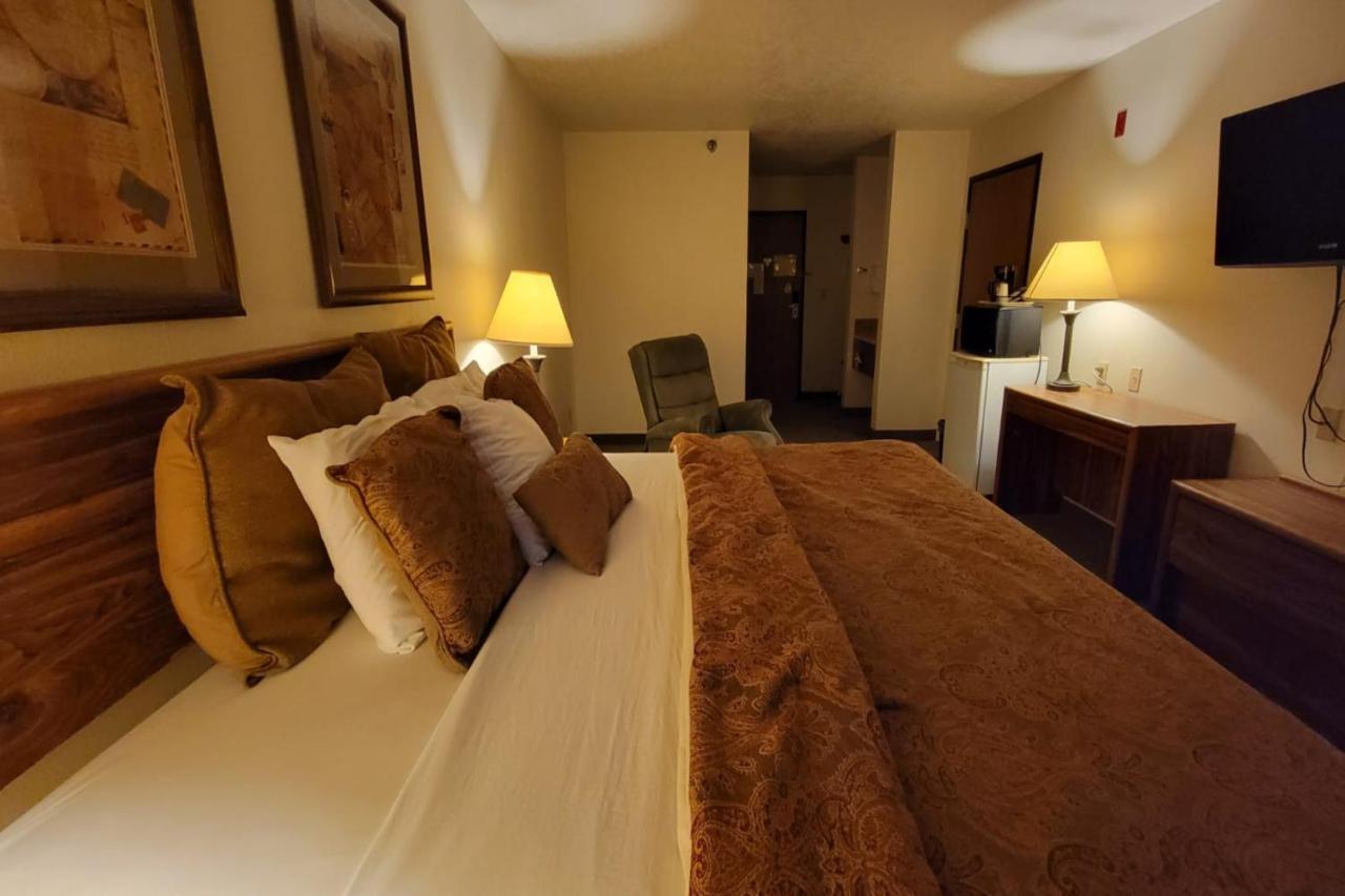 | Single Tree Inn Hotel O
