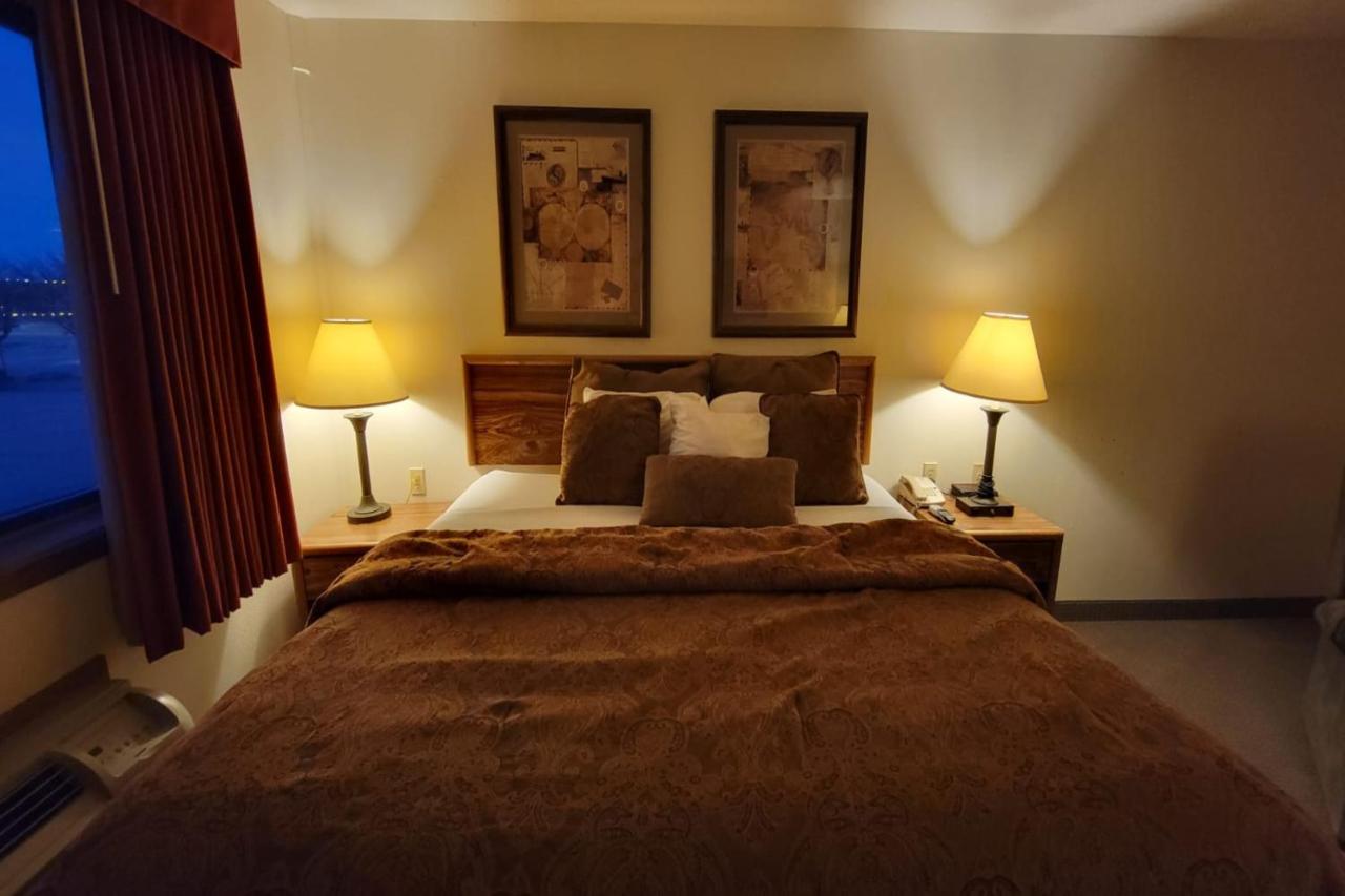 | Single Tree Inn Hotel O