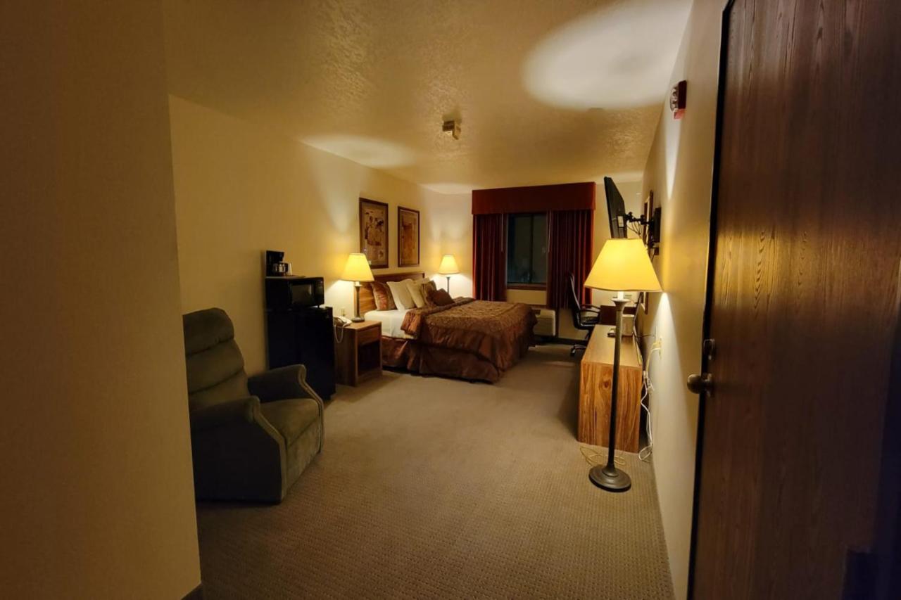 | Single Tree Inn Hotel O