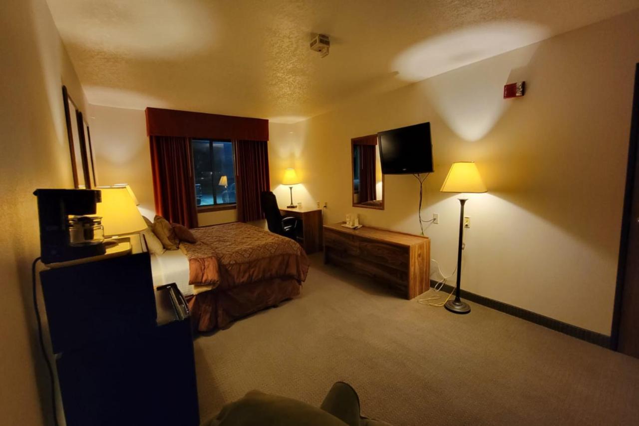 | Single Tree Inn Hotel O