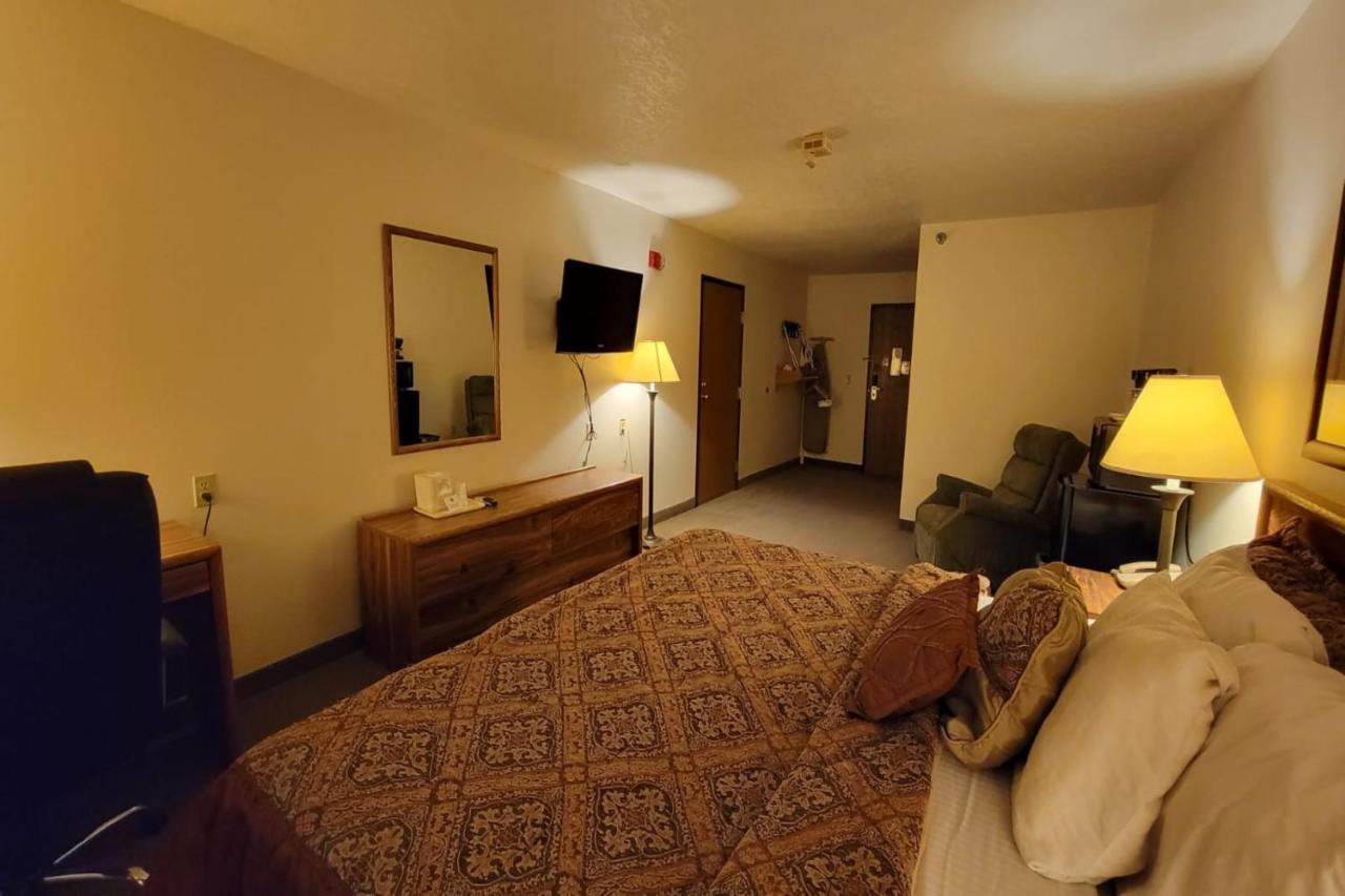 | Single Tree Inn Hotel O