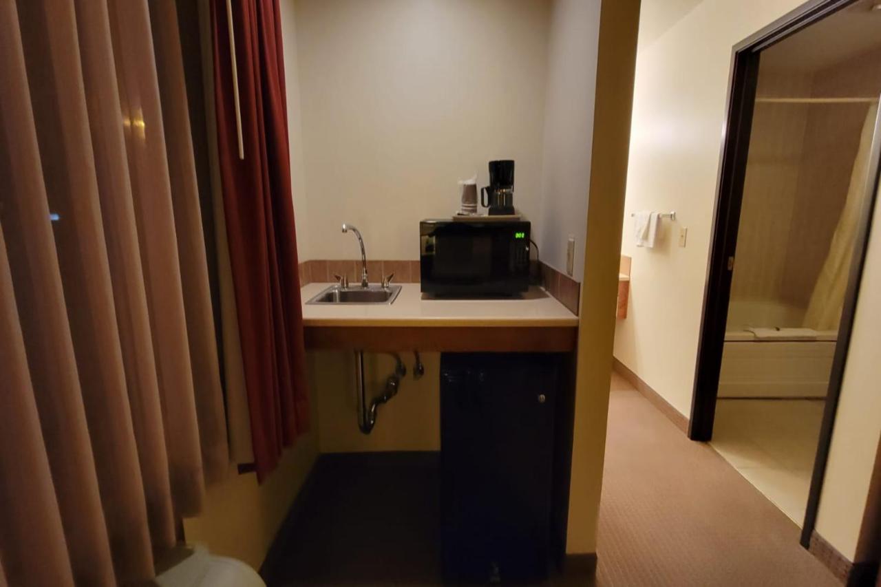 | Single Tree Inn Hotel O