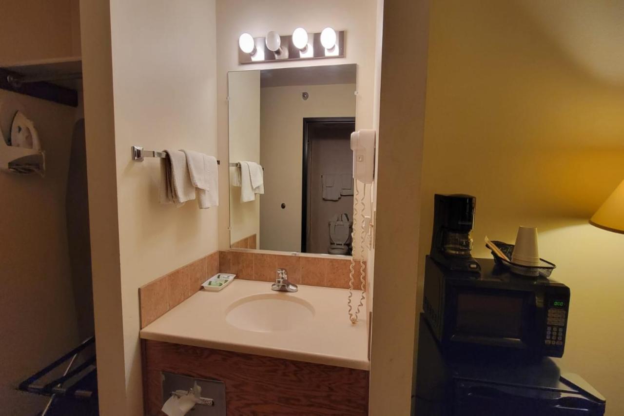 | Single Tree Inn Hotel O