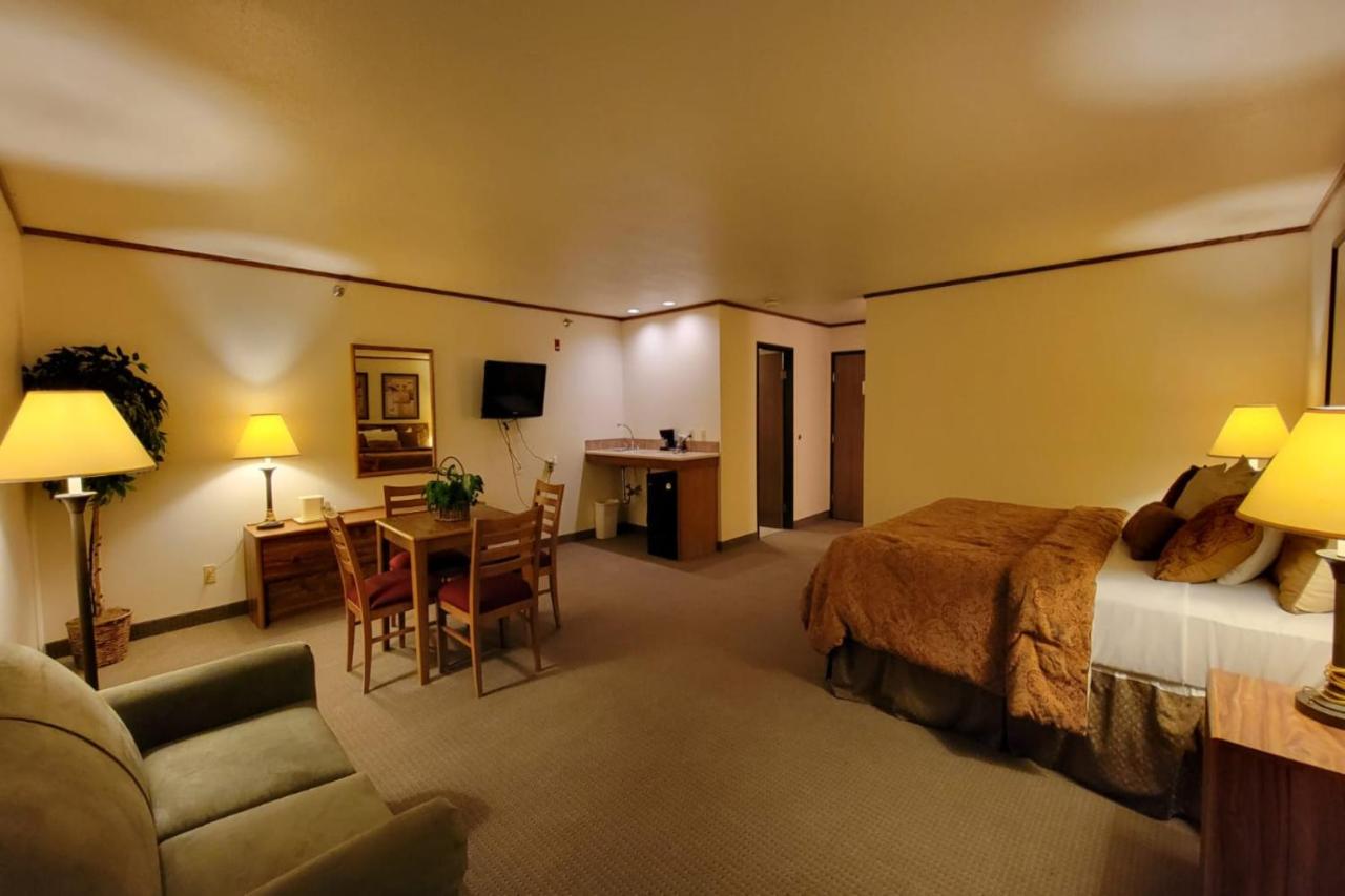 | Single Tree Inn Hotel O