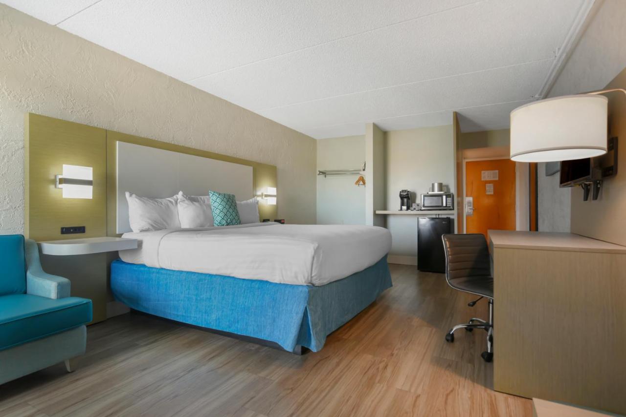 King Room with Harbor View - Accessible/Non-Smoking at Inn on Destin Harbor, an Ascend Collection Hotel
