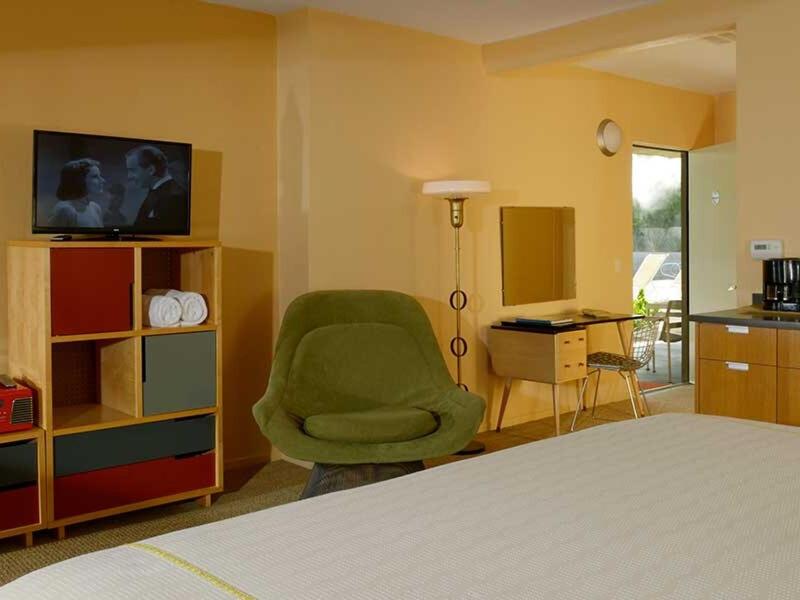 King Room with Garden View at Orbit In - 21 and Over - A Town & Desert Boutique Hotel