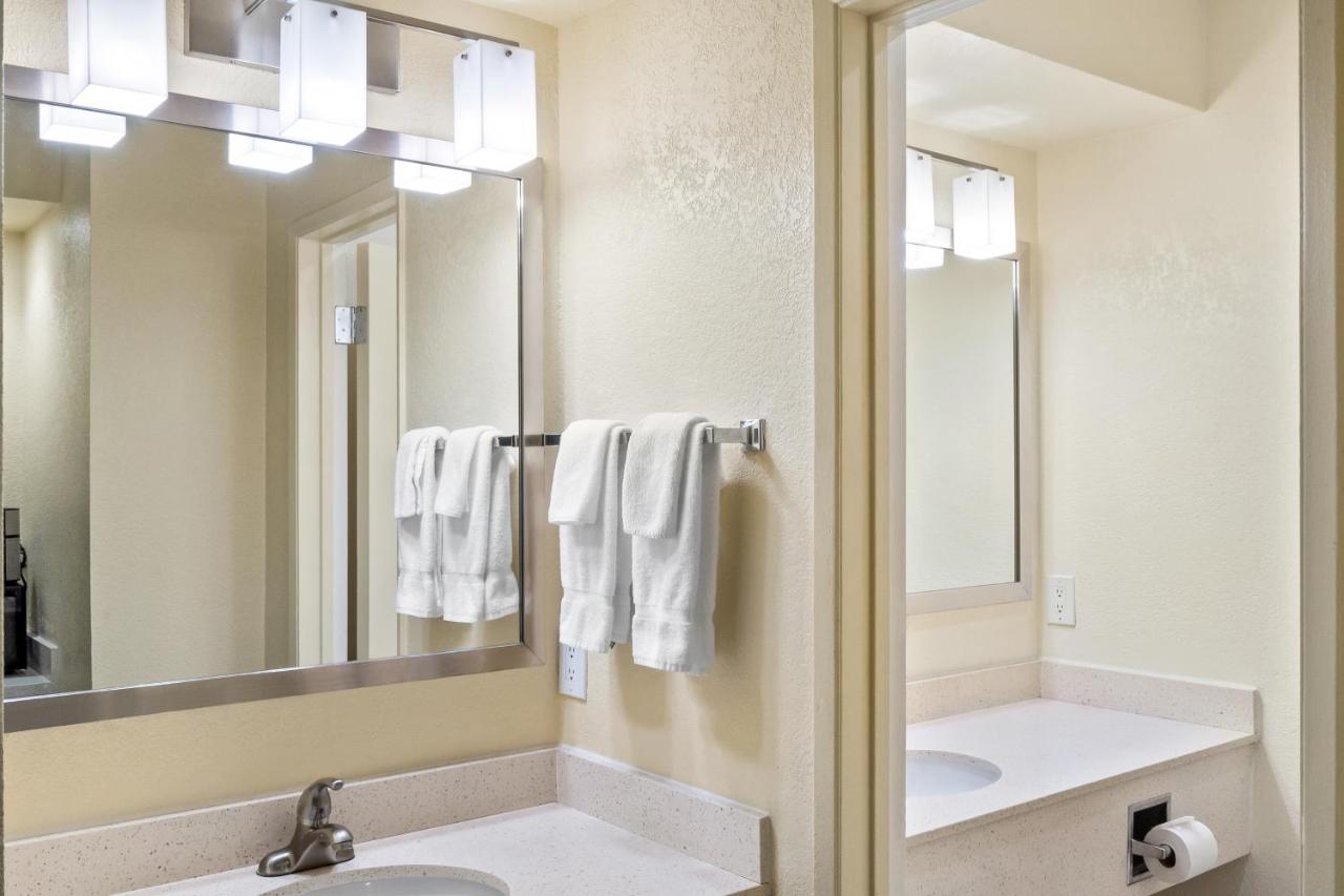 King Room with Spa Bath at Golden Sails Hotel