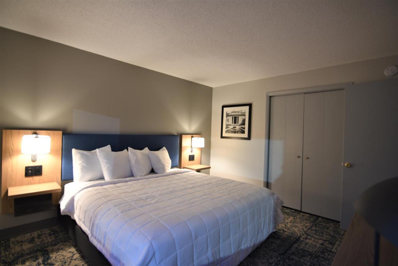 King Suite - Mobility Access/Non-Smoking at Baymont by Wyndham Pine Grove