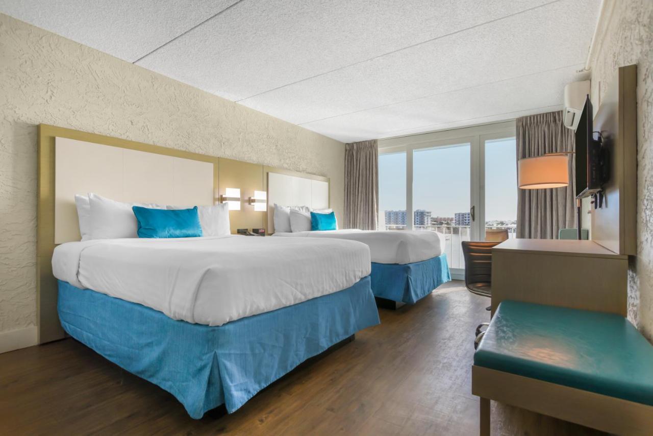 Queen Room with Two Queen Beds and Harbor View - Non-Smoking at Inn on Destin Harbor, an Ascend Collection Hotel