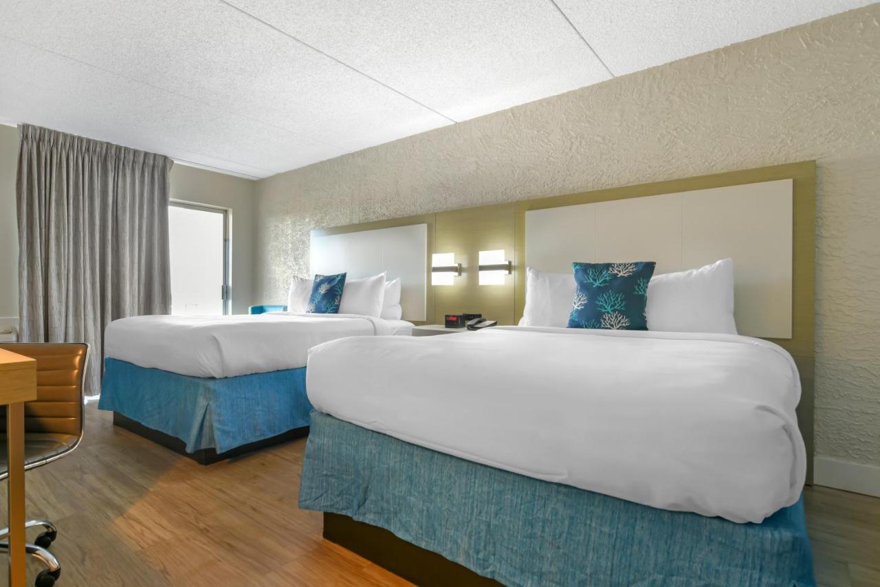 Queen Room with Two Queen Beds and City View - Non-Smoking at Inn on Destin Harbor, an Ascend Collection Hotel