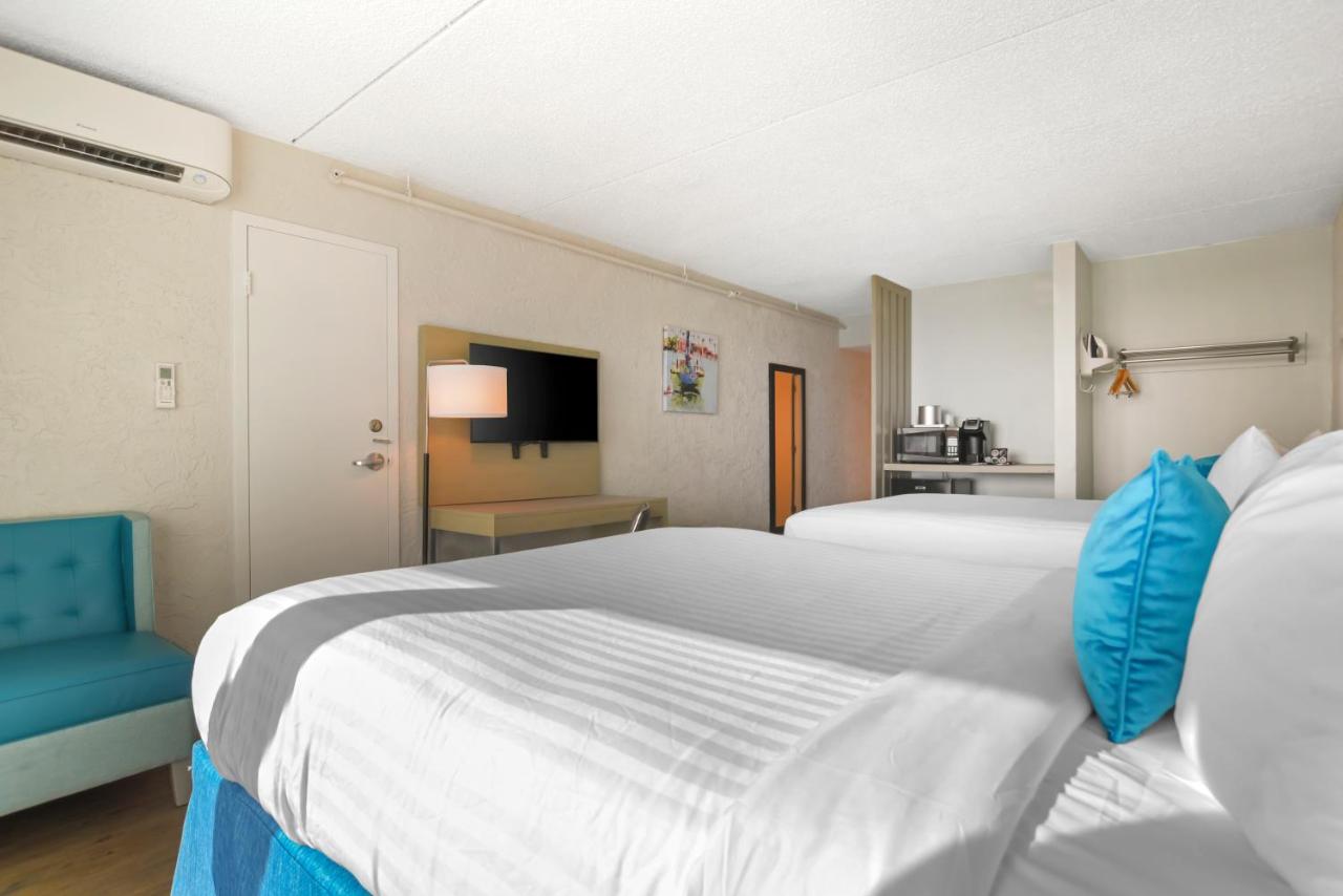 Queen Room with Two Queen Beds and Harbor View - Non-Smoking at Inn on Destin Harbor, an Ascend Collection Hotel