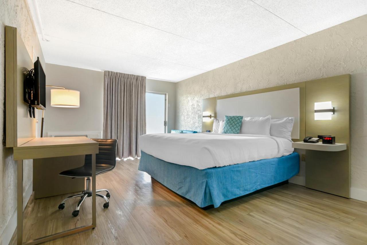 King Room with City View - Accessible/Non-Smoking at Inn on Destin Harbor, an Ascend Collection Hotel