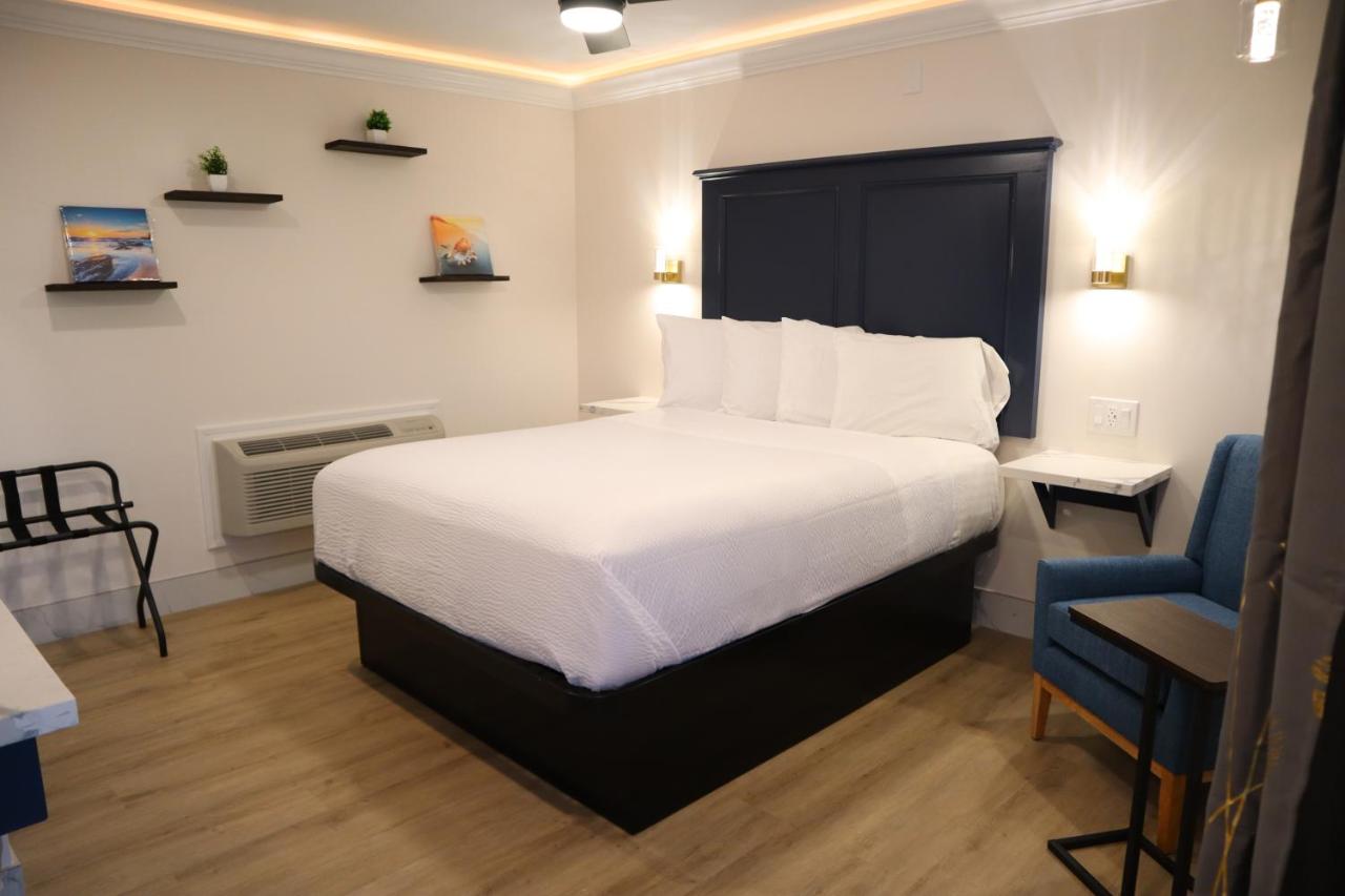 | Blufftop Inn & Suites - Wharf/Restaurant District