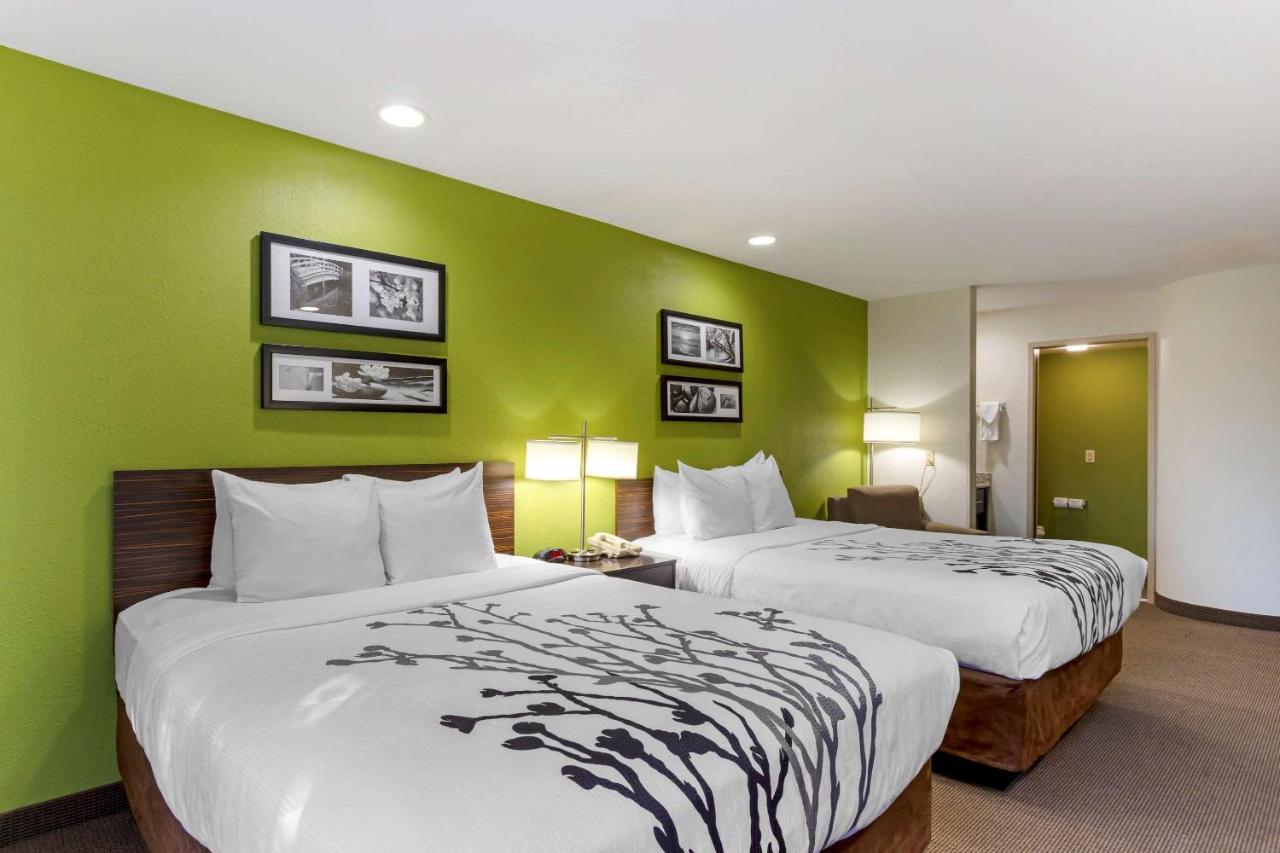 Queen Suite - Non-Smoking at Sleep Inn Ontario