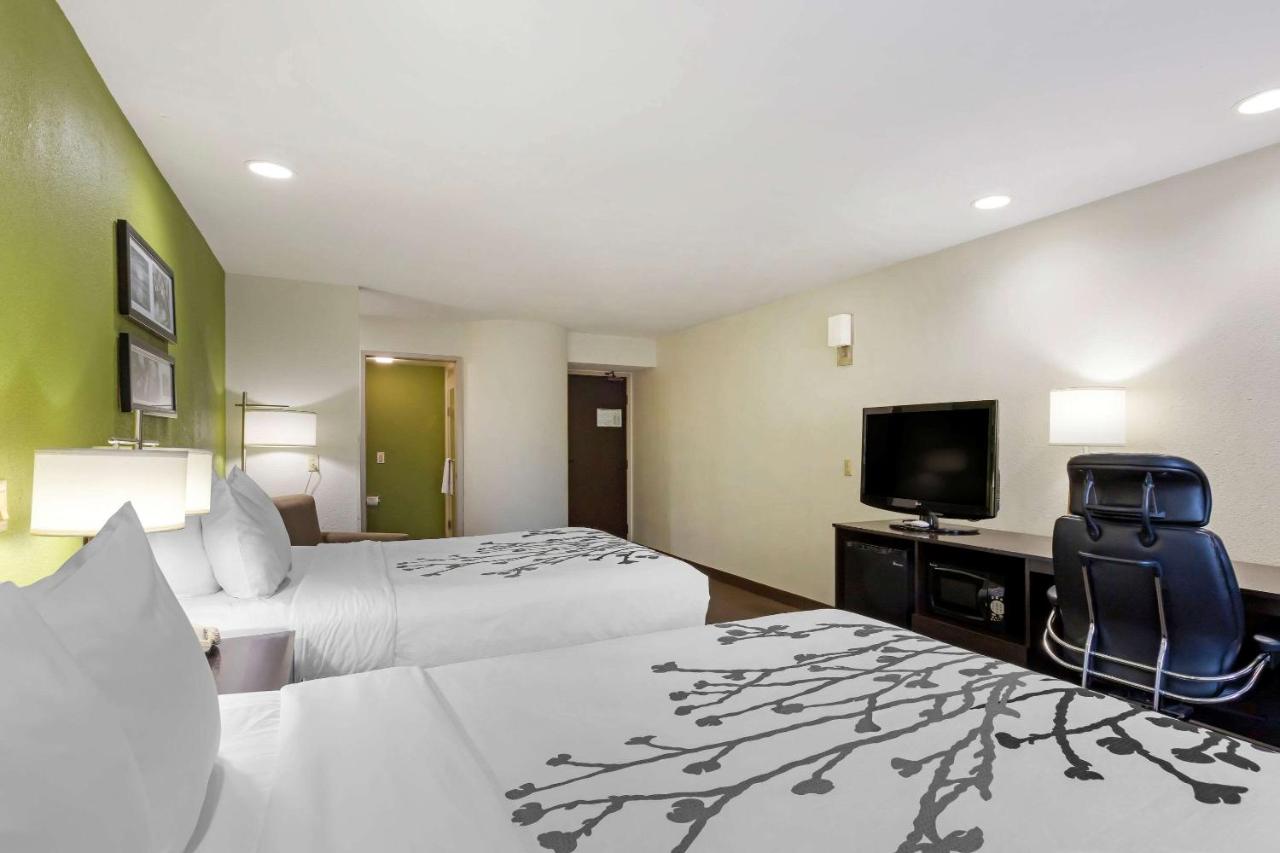 Queen Suite - Non-Smoking at Sleep Inn Ontario