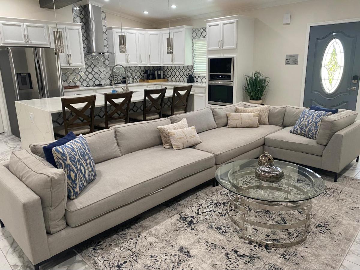 | Remodeled Home 10 min from Beaches Anna Maria Island 7 min to IMG Academy
