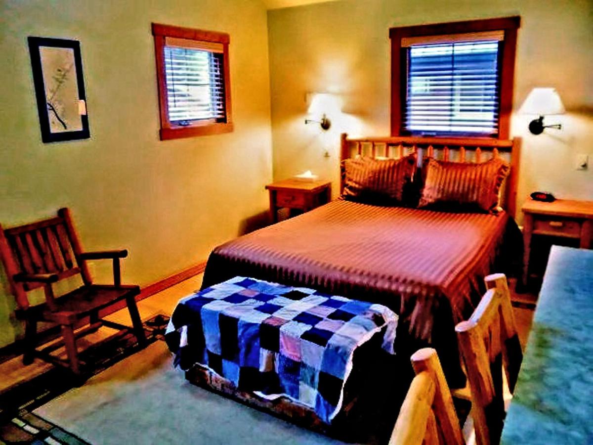 | Creekside Inn & Resort
