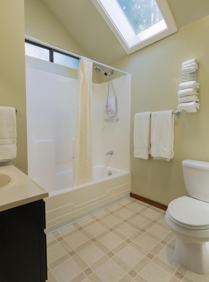 | Creekside Inn & Resort