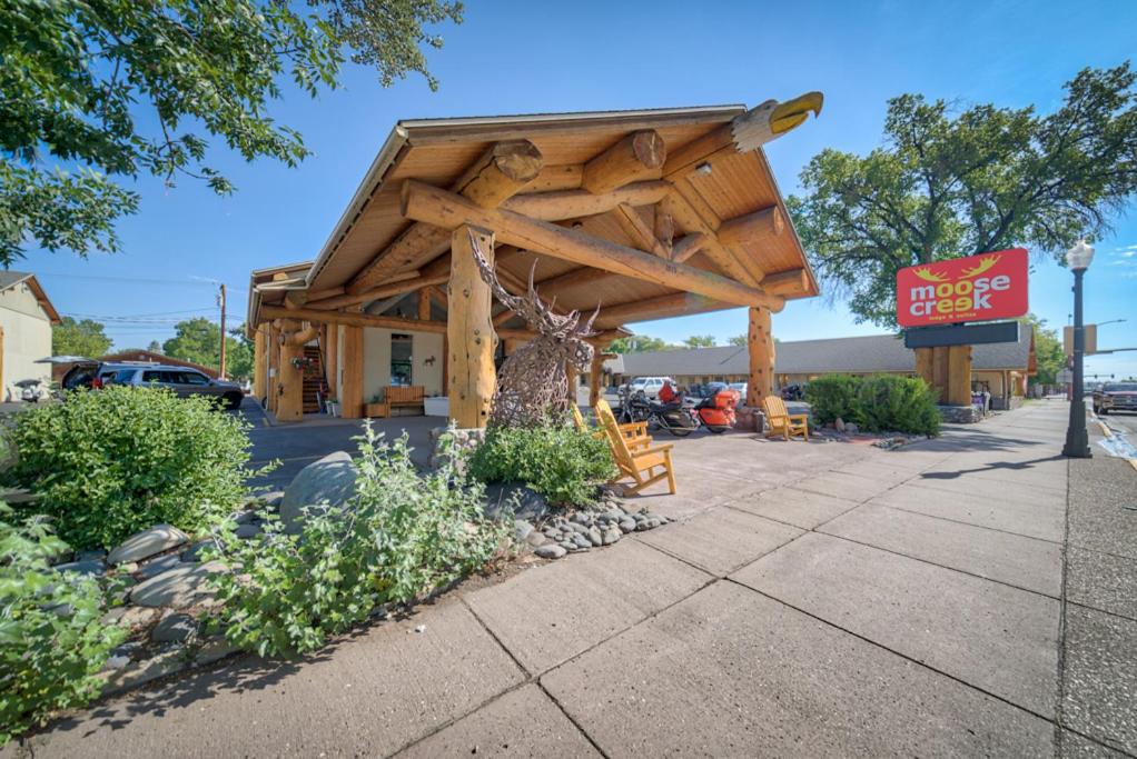  | Moose Creek Lodge & Suites