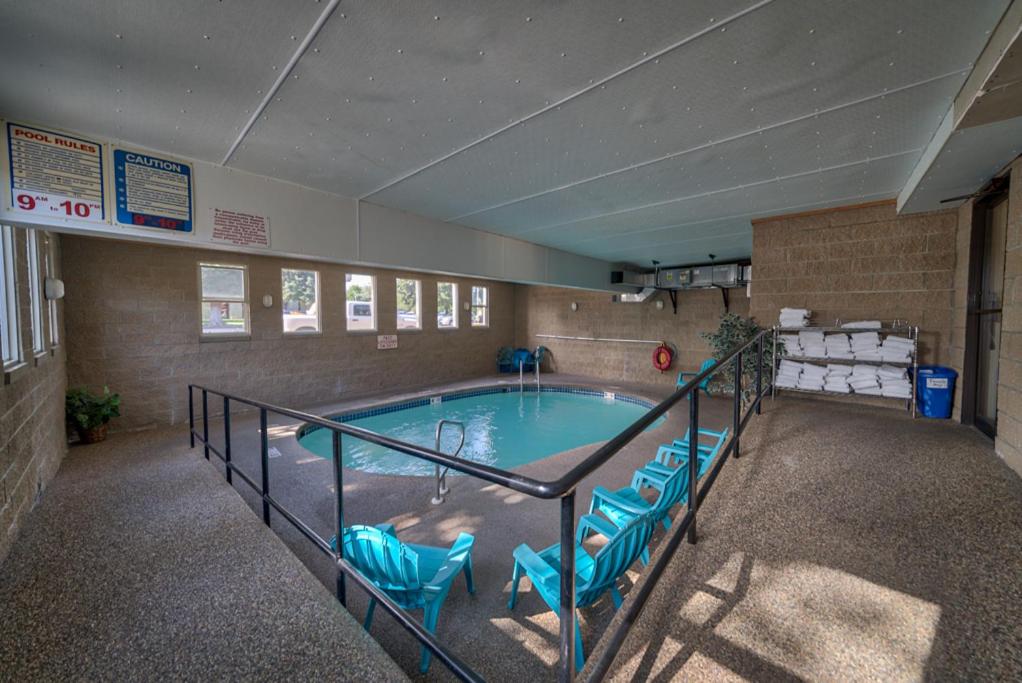 | Moose Creek Lodge & Suites