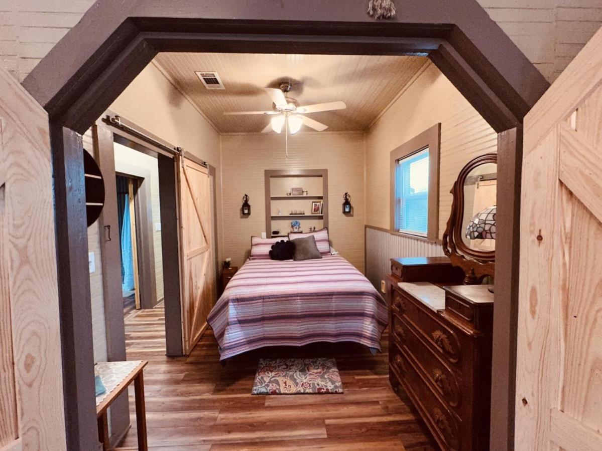 | Texas Blue Apple Cottage