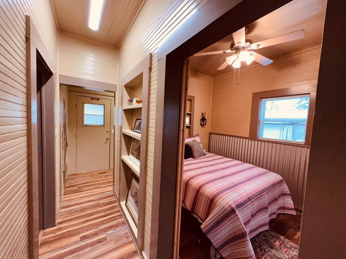 | Texas Blue Apple Cottage