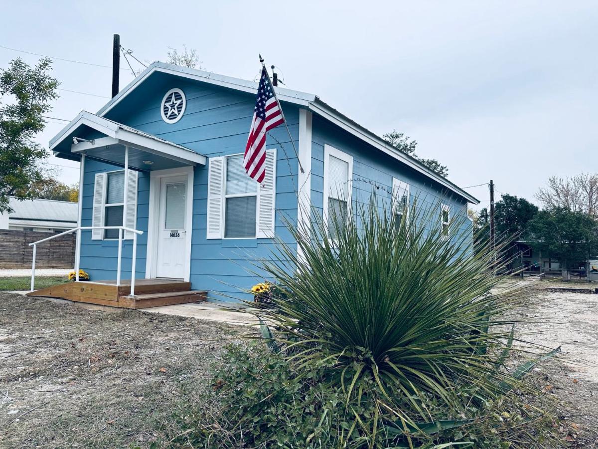 | Texas Blue Apple Cottage
