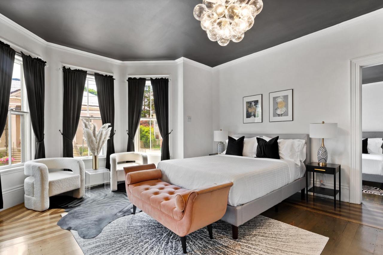 Deluxe Queen Suite at The Coach House