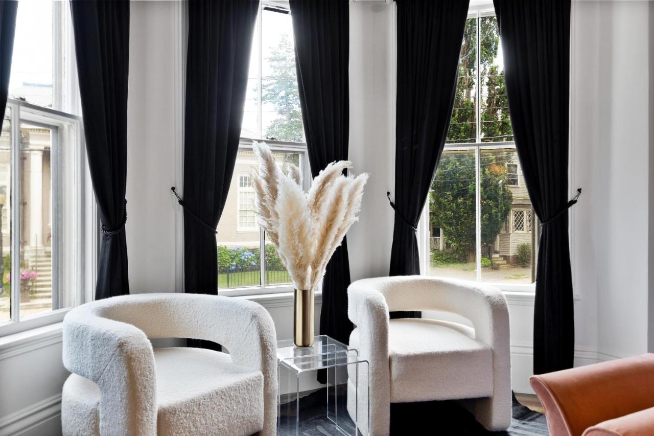 Deluxe Queen Suite at The Coach House