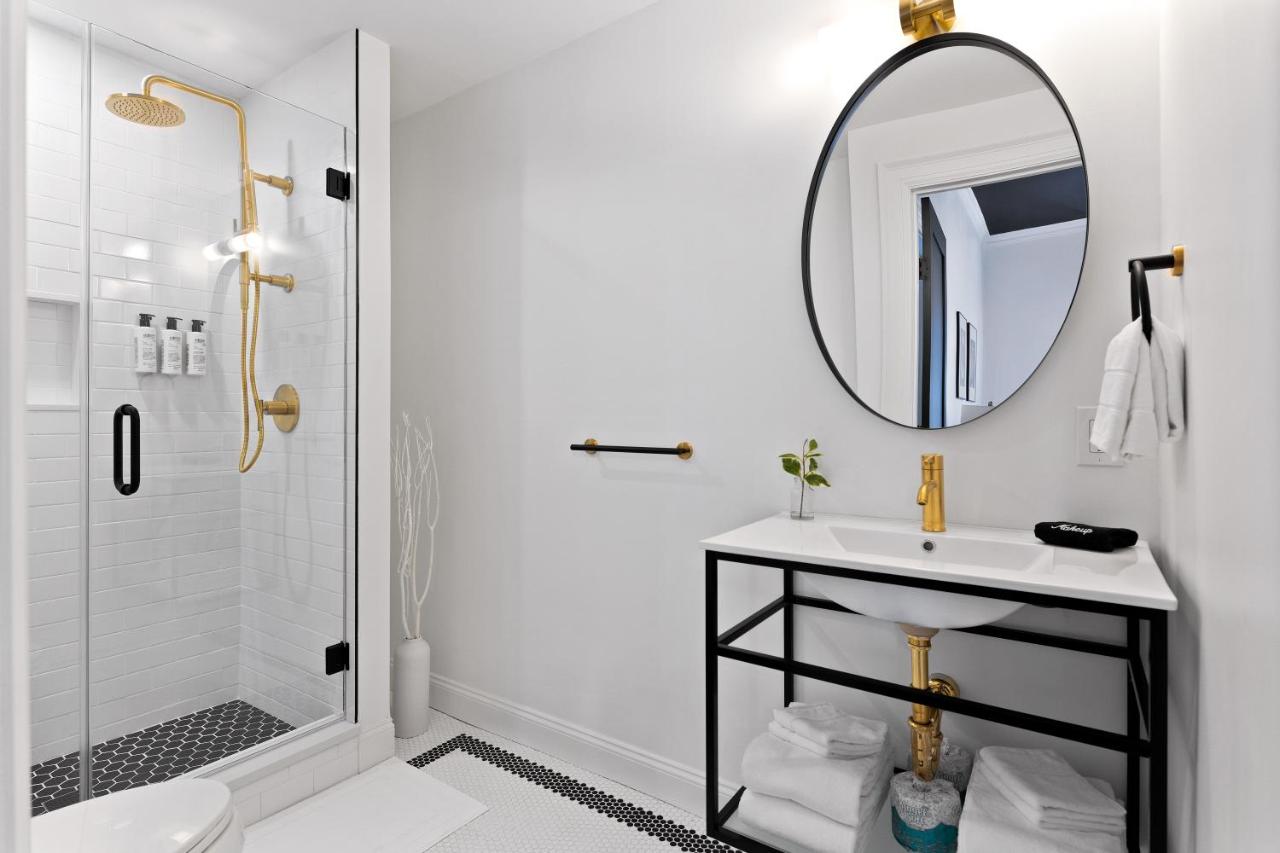 Deluxe Queen Suite at The Coach House