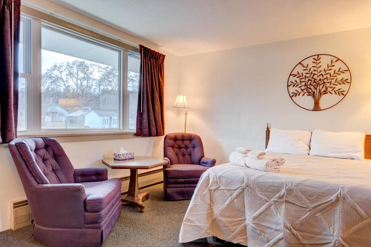 | Gale River Motel
