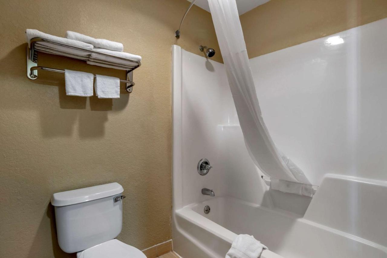 Standard Queen Room - Upper Floor - Non-Smoking at Quality Inn Phenix City Columbus