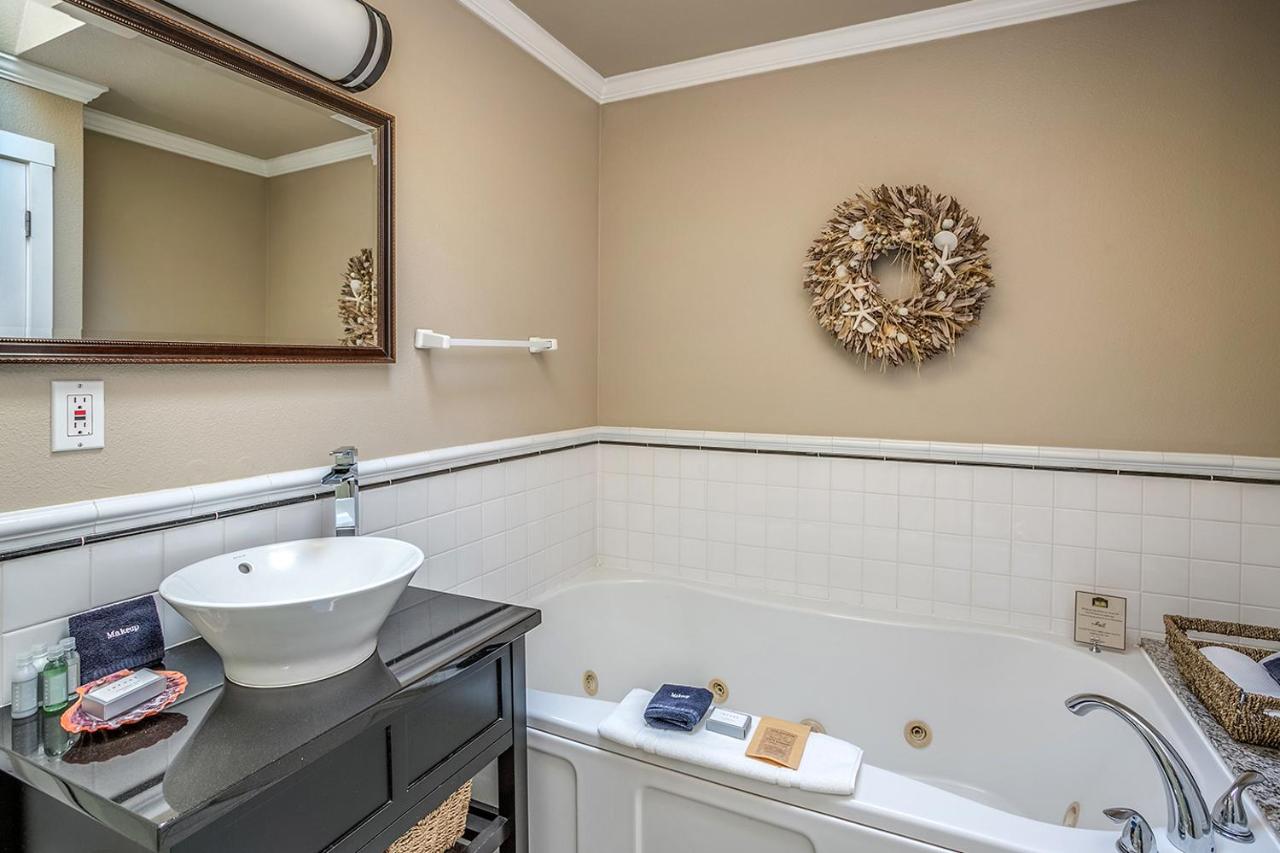 Queen Room with Sea View at Cannon Beach Hotel Collection