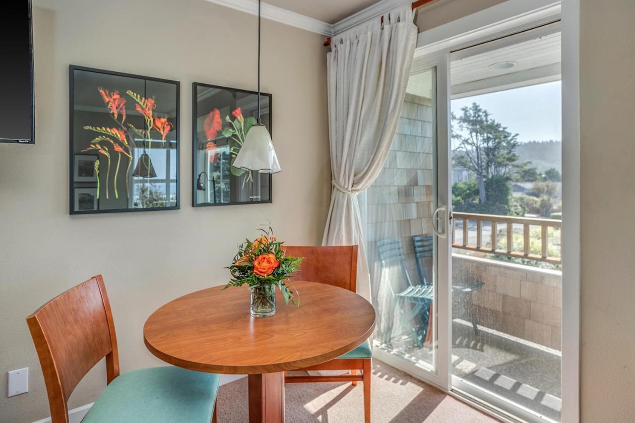 Queen Room with Sea View at Cannon Beach Hotel Collection