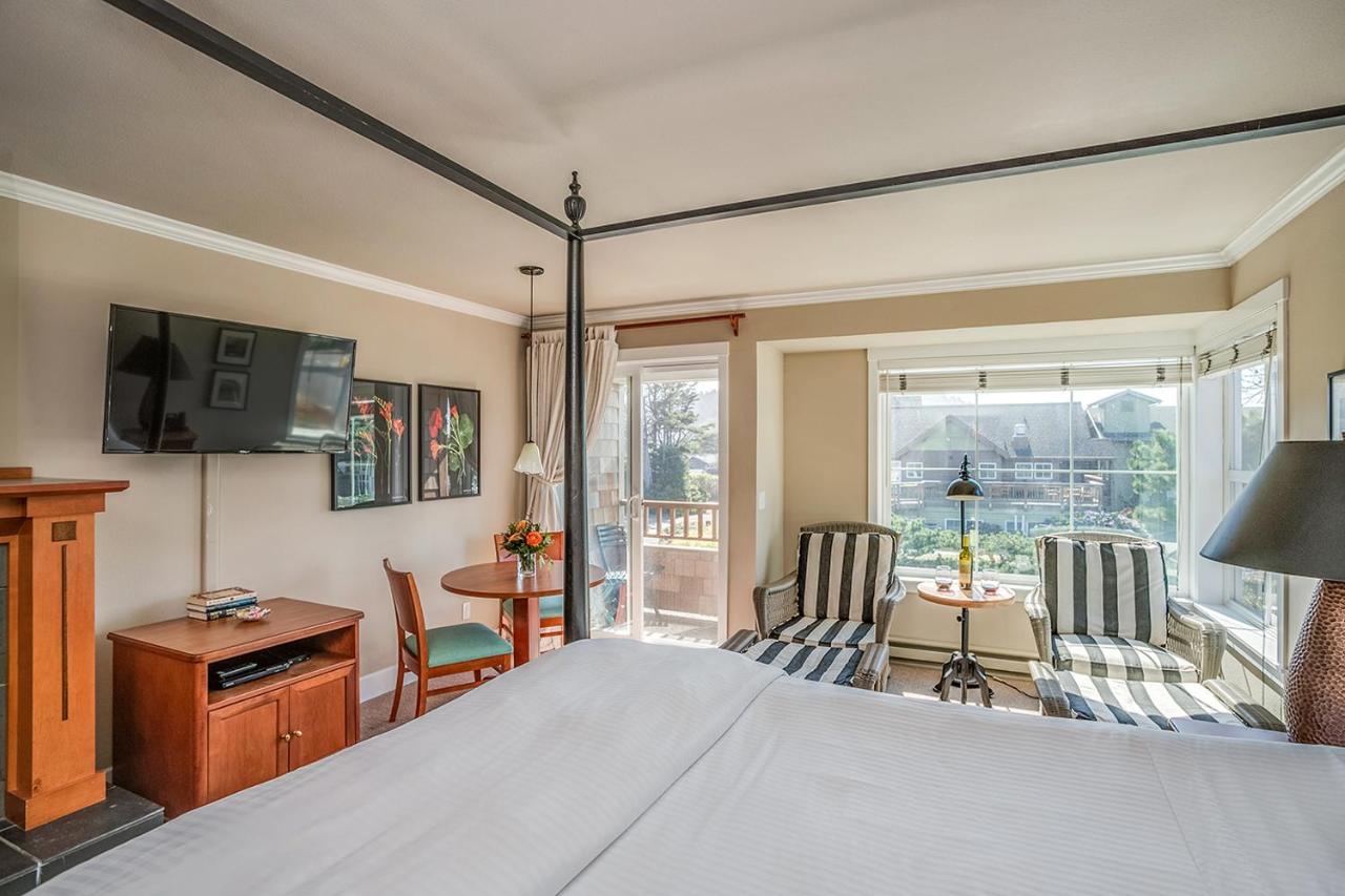 Queen Room with Sea View at Cannon Beach Hotel Collection