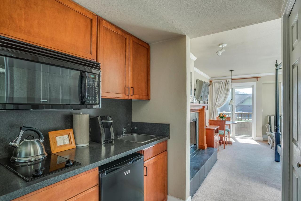 Queen Room with Sea View at Cannon Beach Hotel Collection