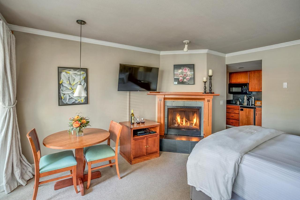 The Courtyard - Grand Queen Plus at Cannon Beach Hotel Collection
