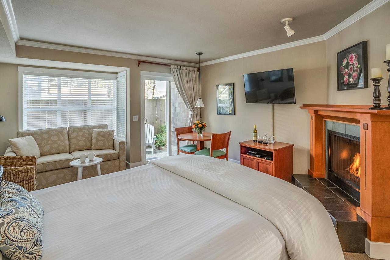The Courtyard - Grand Queen Plus at Cannon Beach Hotel Collection