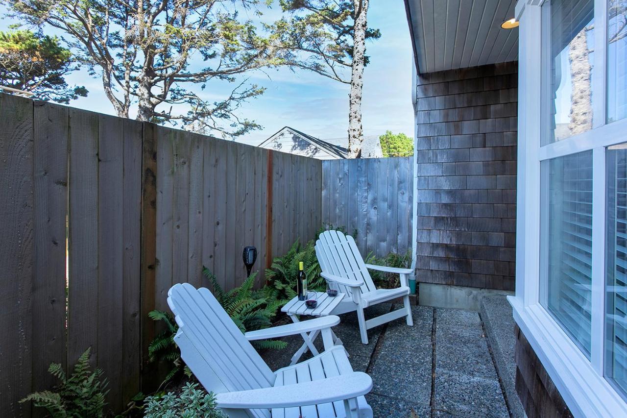 The Courtyard - Grand Queen Plus at Cannon Beach Hotel Collection