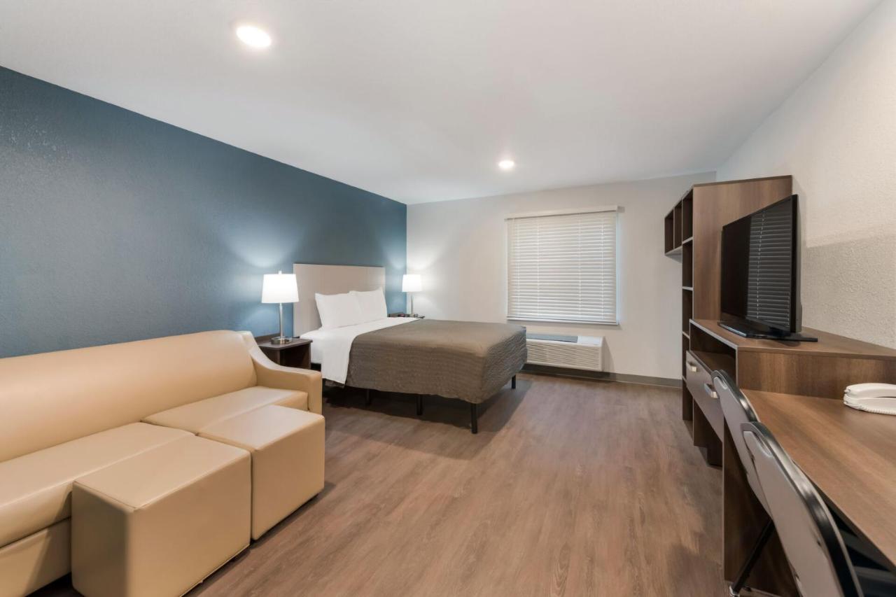 Queen Room with Accessible Tub - Accessible/Non Smoking at Woodspring Suites Dayton North