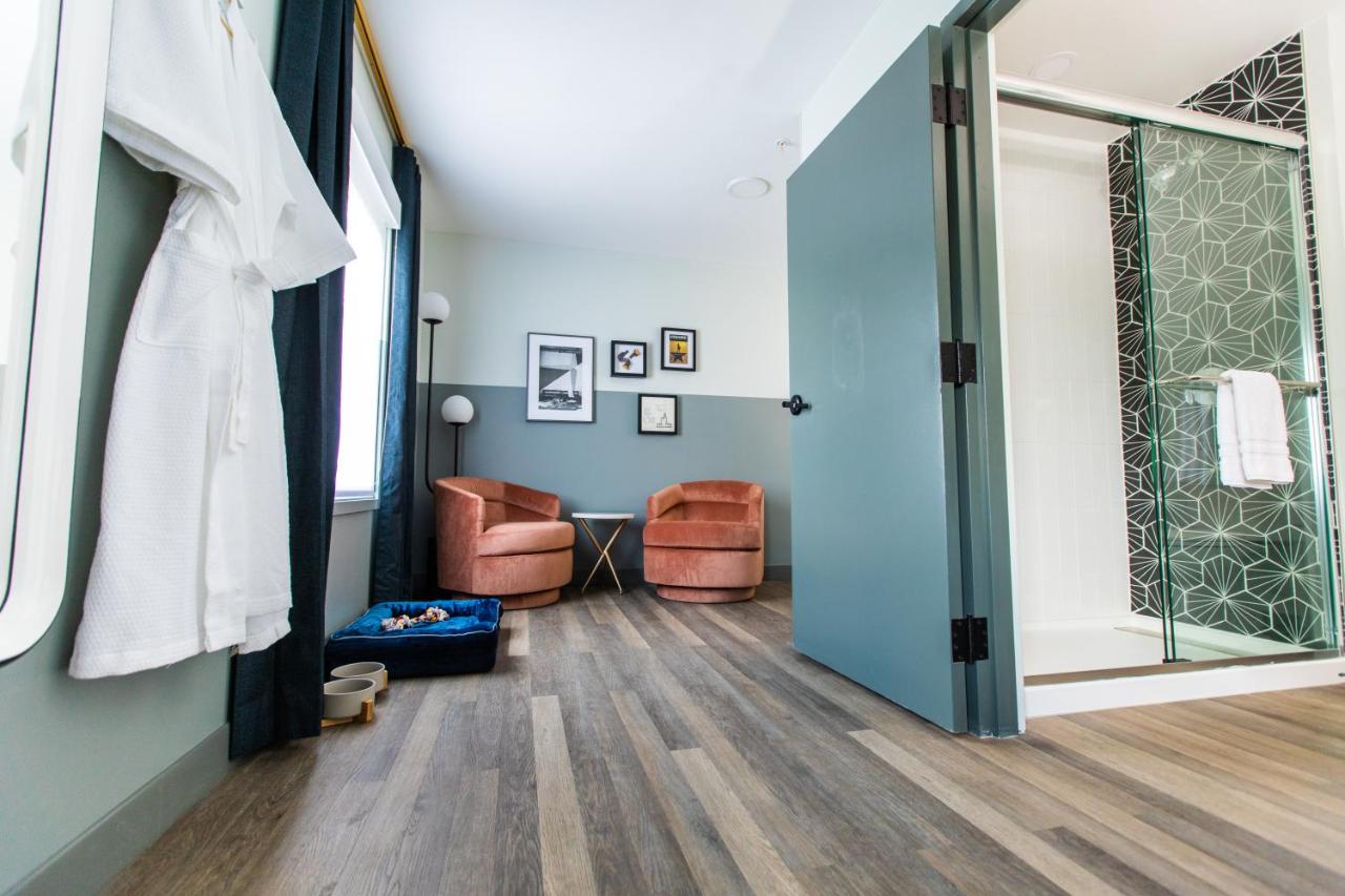 Queen Suite at voco The Darwin - Atlanta Midtown by IHG