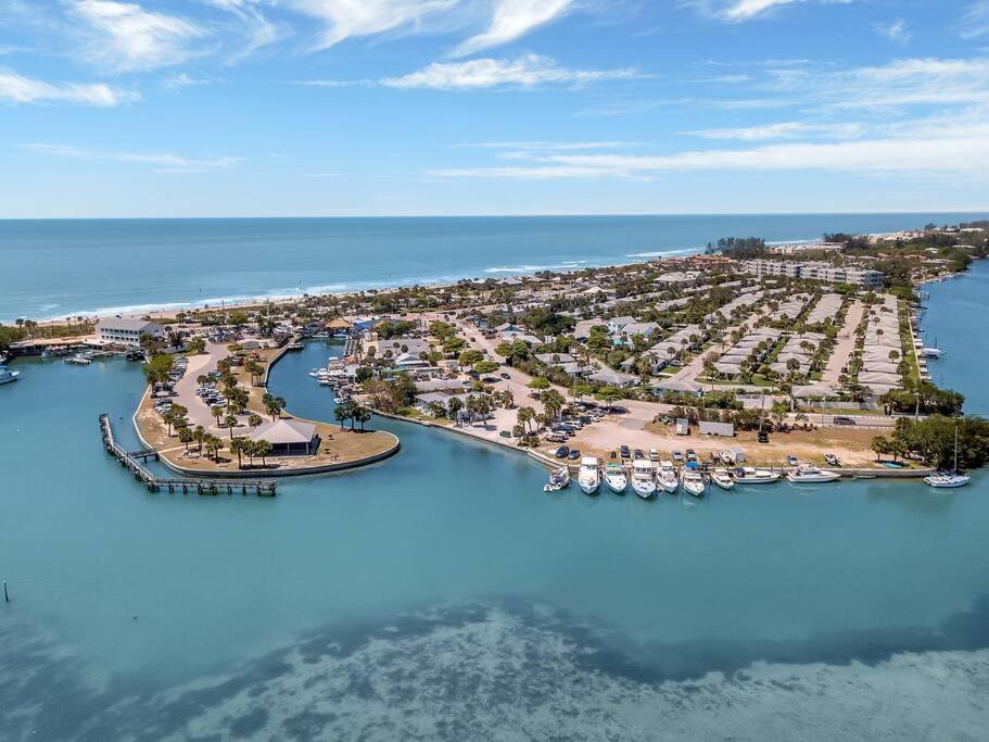 | Pelican Nest Private Beach & Bay access & Pool