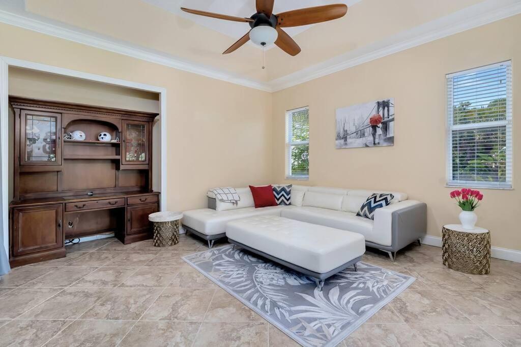 | Pelican Nest Private Beach & Bay access & Pool