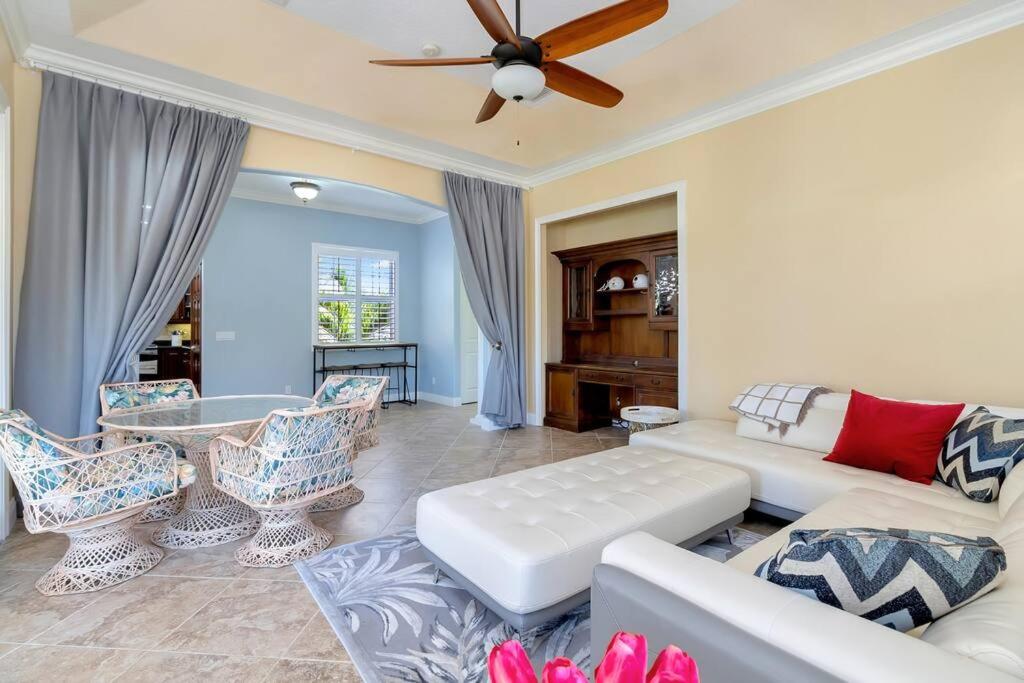 | Pelican Nest Private Beach & Bay access & Pool